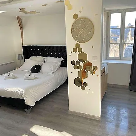 Au Fin Gourmet Hotel